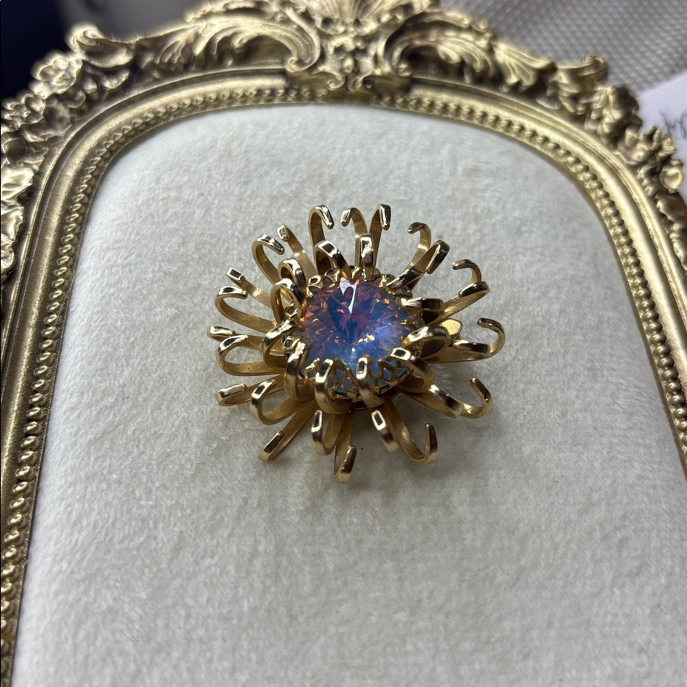 SARAH COVENTRY Gold Tone " MIRACLE STONE " Brooch Pin Early Piece 1 5/8"